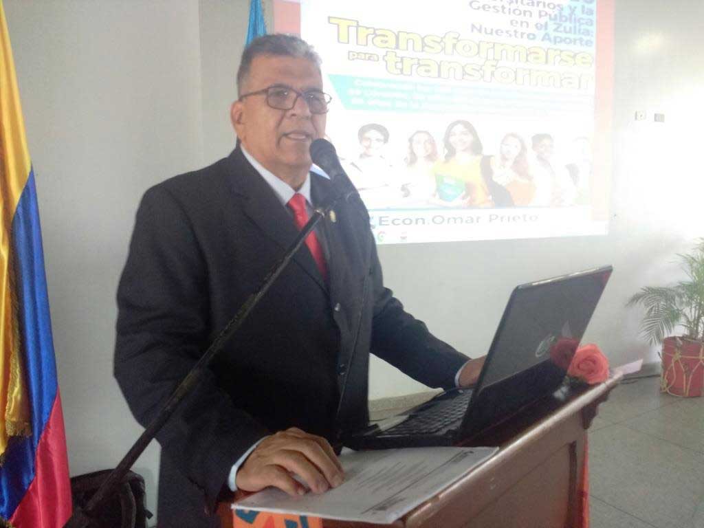 El profesor Temístocles Cabezas Morales instaló el encuentro de los universitarios del Zulia.