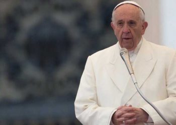 Papa Francisco sugirió vender bienes de la Iglesia para ayudar a los pobres