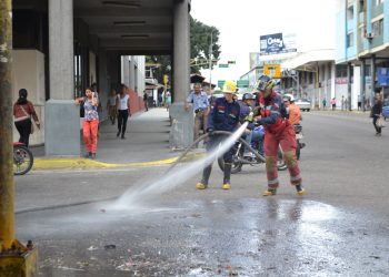 Cuerpo de Bomberos celebra su 66 aniversario con condecoraciones y entrega de botones
