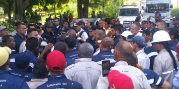 Trabajadores de Cemento Andino en protesta por pagos laborales