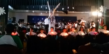 Escuelas dan la bienvenida a la Navidad