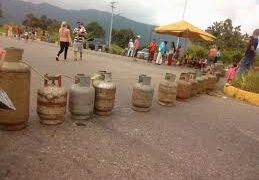 De manera consecutiva trancan la panamericana de la zona norte del Táchira por escasez de gas doméstico