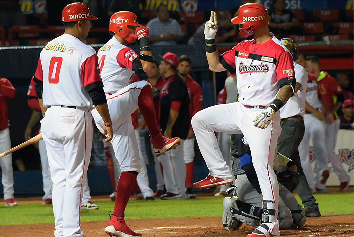 Endy Chávez con su hit 600 en el debut de Leonel Campos con Lara