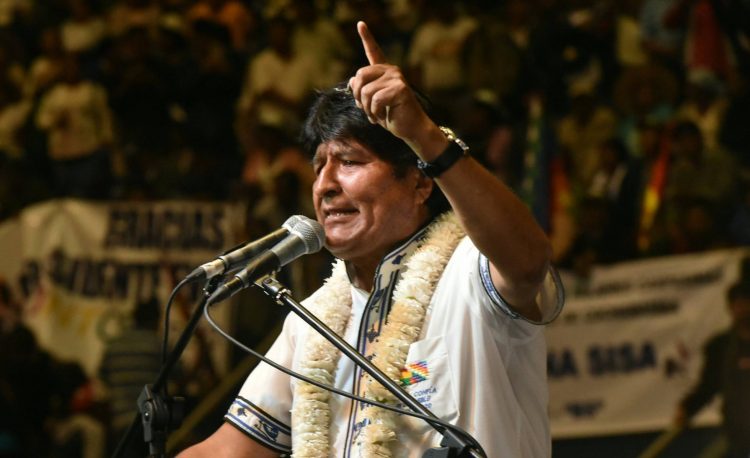 Los sondeos indican, precisamente, que lo que más objeta la gente a Morales es su deseo de permanecer indefinidamente en el poder