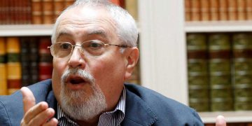 Políticos y académicos