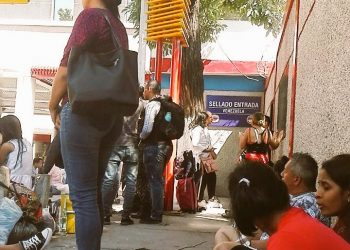 Dos días sellando pasaporte para  salir de Venezuela por el estado Táchira