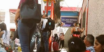 Dos días sellando pasaporte para  salir de Venezuela por el estado Táchira