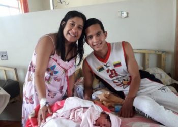 Primera bebé nacida en Navidad de padres venezolanos recibirá el DNI en Perú