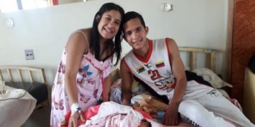 Primera bebé nacida en Navidad de padres venezolanos recibirá el DNI en Perú