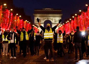 Chalecos amarillos reprochan a los medios