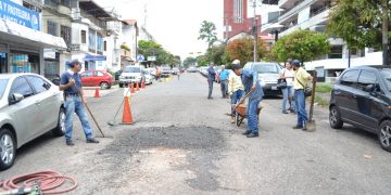 Alcaldía de San Cristóbal en Convenio con gobernación del Táchira realizan trabajos de bacheo en la ciudad.