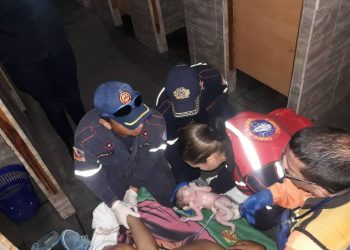 Mujer con 7 meses de gestación dio a luz en Terminal de San Cristóbal en espera de comprar pasajes