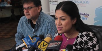 Gobernadora del Táchira exige plan de contingencia para abastecer de combustible a las ambulancias