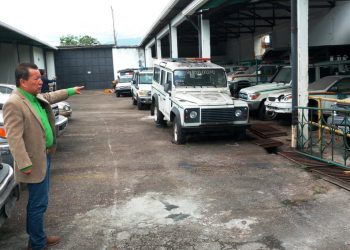 Un estacionamiento de chatarras de patrullas  y motos hay en Policía de San Cristóbal