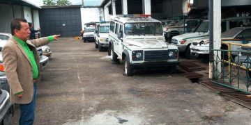 Un estacionamiento de chatarras de patrullas  y motos hay en Policía de San Cristóbal