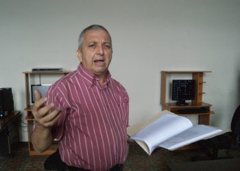 Denuncian retardo en pago y entrega   de beneficios navideños en el CLET