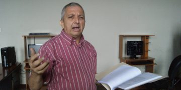 Denuncian retardo en pago y entrega   de beneficios navideños en el CLET