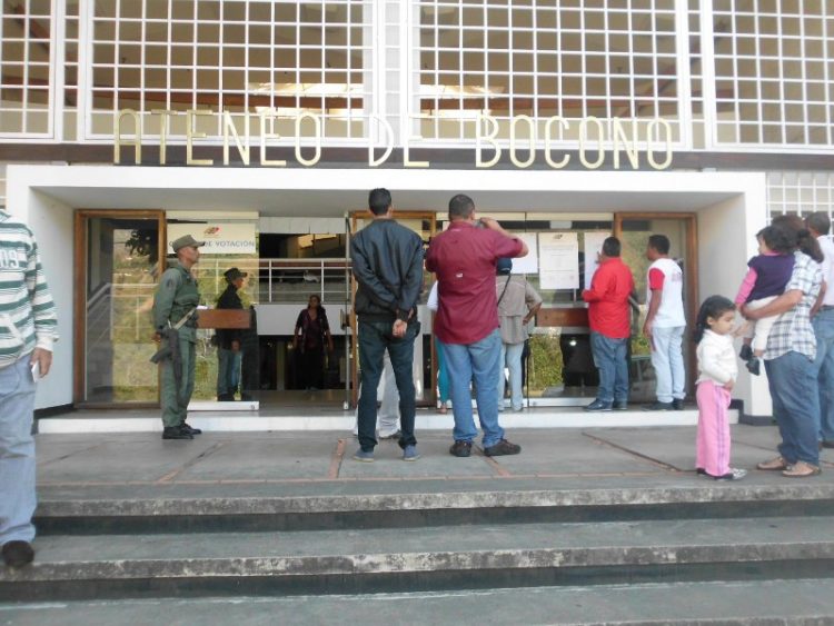 Centro De votación del Ateneo de Boconó fue el que más mantuvo electores frente a sus puertas