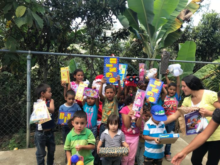 Jornada social navideña realizó el Registro Público