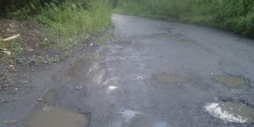 Comunidades tapan huecos vía Tostós, Niquitao Las Mesitas