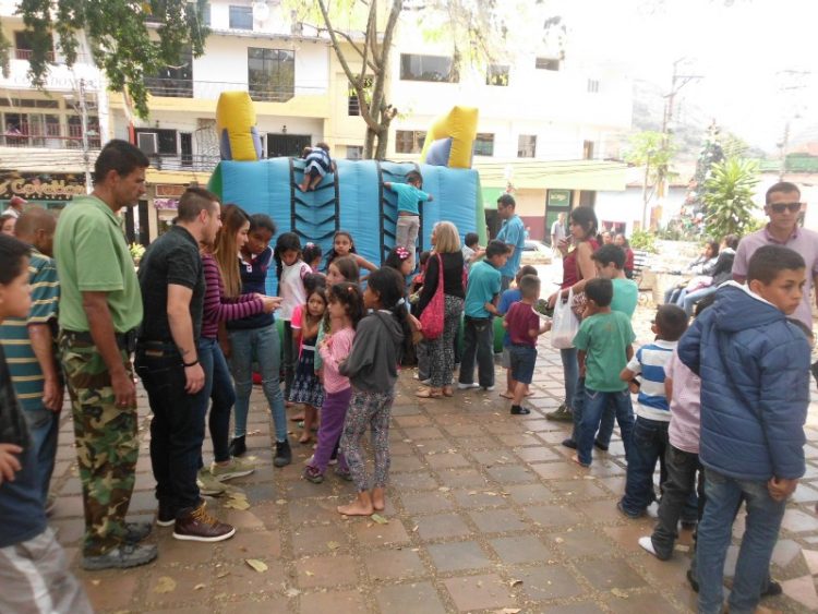 En La Plaza Bolívar: Niñas y niños Boconeses se divirtieron a sus anchas