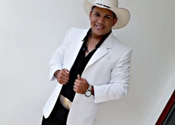 Tony Mendoza cantante venezolano que brilla en Colombia