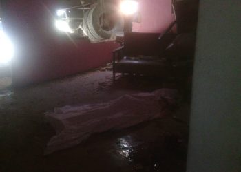 Colisión de camión y un «bus rojo» contra una vivienda dejó un fallecido 