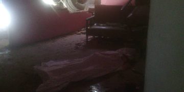 Colisión de camión y un «bus rojo» contra una vivienda dejó un fallecido 