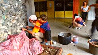 Un pesebre muñequero: de trapo y con alma artesana