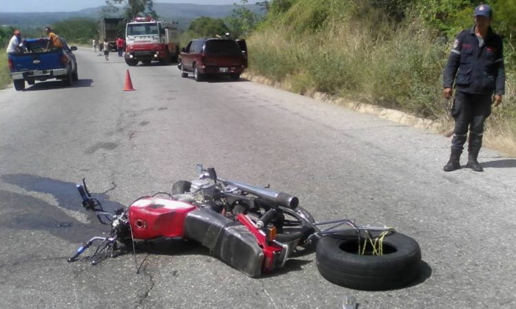 Choque de camioneta con moto deja un fallecido en Motatán 