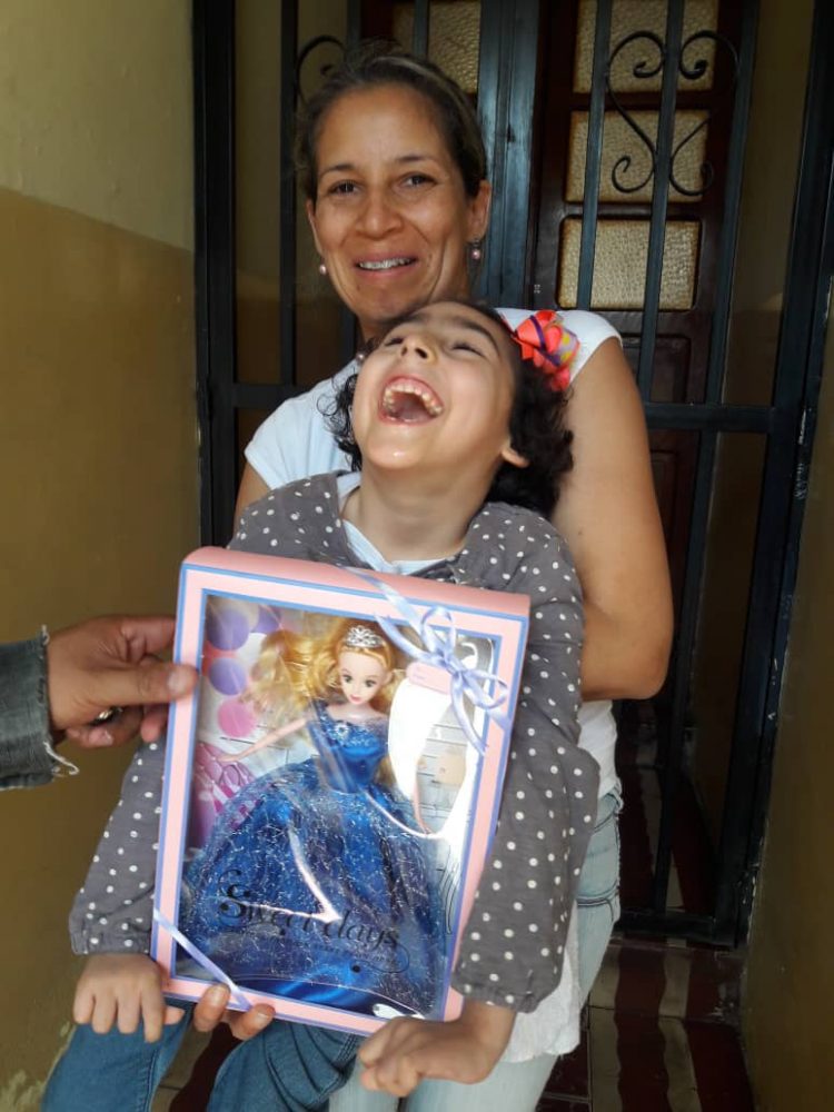 Una navidad especial: entrega de juguetes en el IEE-Boconó