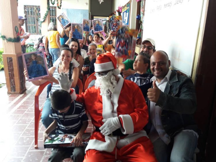 Una navidad especial: entrega de juguetes en el IEE-Boconó