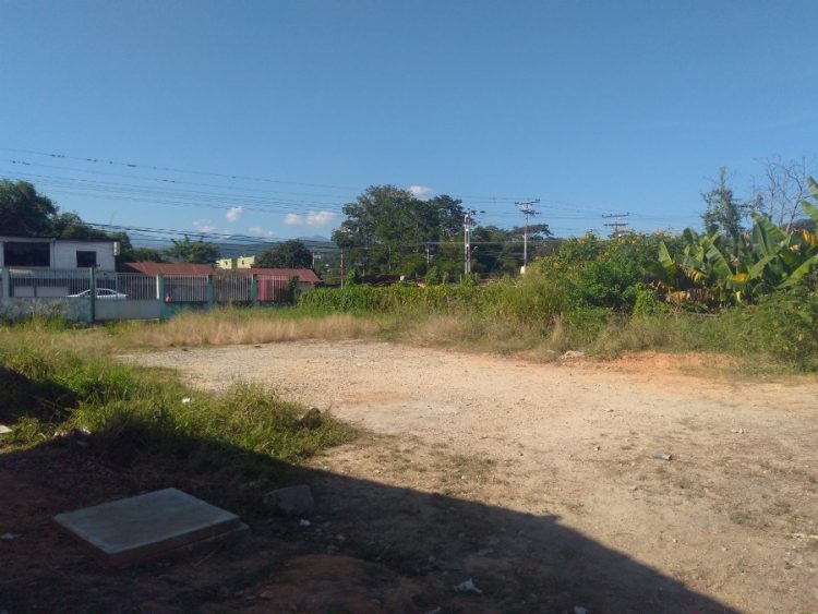 Este es el terreno donde estaba la escuela y donde construirían la nueva
