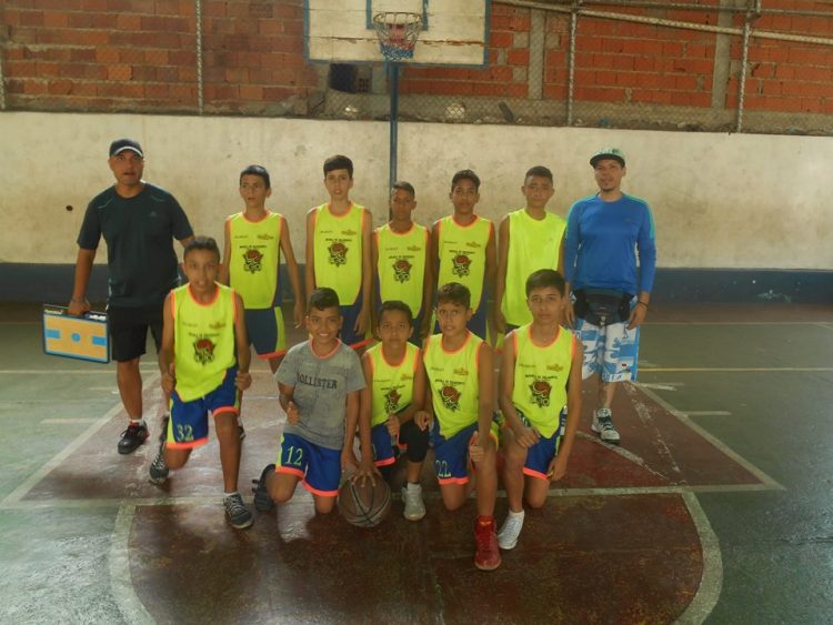 La Escuela Elioswal Betancourt clasificó a finales en basquetbol