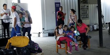 Cambian carpas por conteiner para la atención  de migrantes venezolanos en frontera colombiana