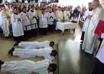 Ordenan tres Diáconos para “servir” en la Diócesis de San Cristóbal