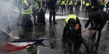 Por disturbios en París permanecen 378 personas detenidas