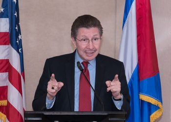 Politólogo de Bolivia pidió aplicar Convención de Palermo a dictaduras de Venezuela, Cuba, Bolivia y Nicaragua