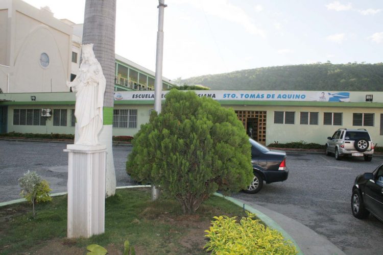 A los Salesianos en Valera con humanitaria gratitud