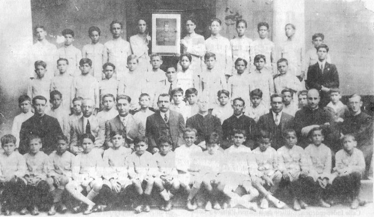 A los Salesianos en Valera con humanitaria gratitud