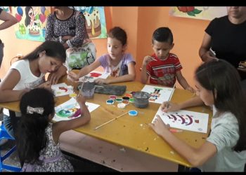 Una tarde con color les regalaron a los niños de Colón