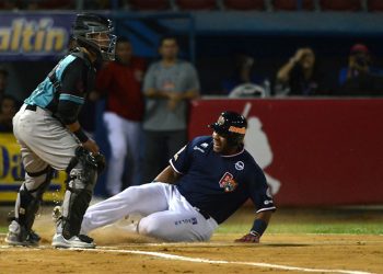 Un récord de 76 peloteros fueron cambiados este año