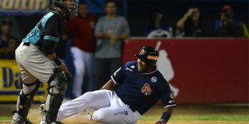 Un récord de 76 peloteros fueron cambiados este año