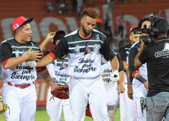 RESUMEN JORNADA LVBP |  Urrutia dejó en el terreno a Tiburones  en honor a José Castillo y Luis Valbuena