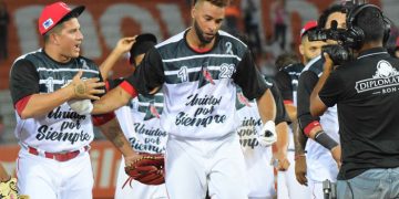 RESUMEN JORNADA LVBP |  Urrutia dejó en el terreno a Tiburones  en honor a José Castillo y Luis Valbuena