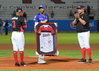 RESUMEN JORNADA LVBP |  Cardenales se impuso al Magallanes en homenaje al legendario Endy Chávez