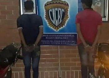 Presos ladrones de motocicletas que simulaban procedimiento policial para detener a sus víctimas