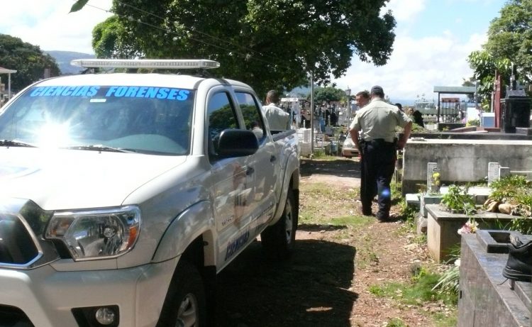 El cadáver de Alarcón Hernández fue llevado a la morgue del cementerio municipal de San Cristóbal, por detectives del Cicpc