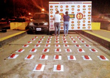 Detienen en Vega de Aza a pareja con droga oculta en cinco “secretas” de una camioneta