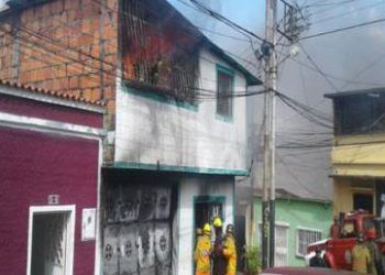 Destruida vivienda por violento incendio En barrio Las Margaritas de La Concordia